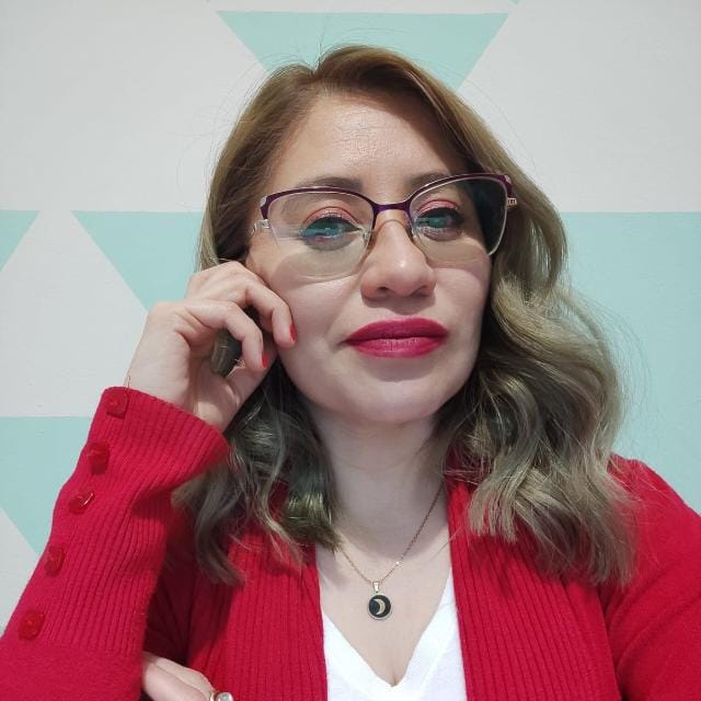 Maestra Selene Alvara
